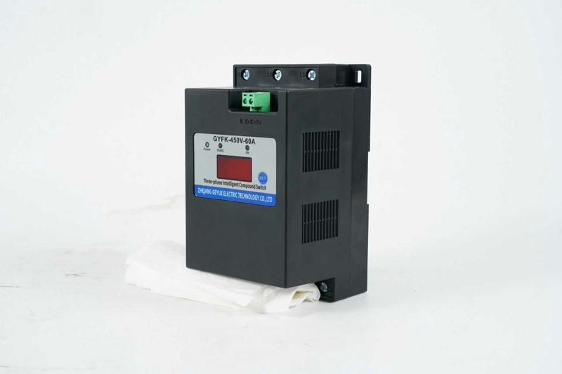 スイッチング用コンデンサを備えた複合スイッチを使用する方法