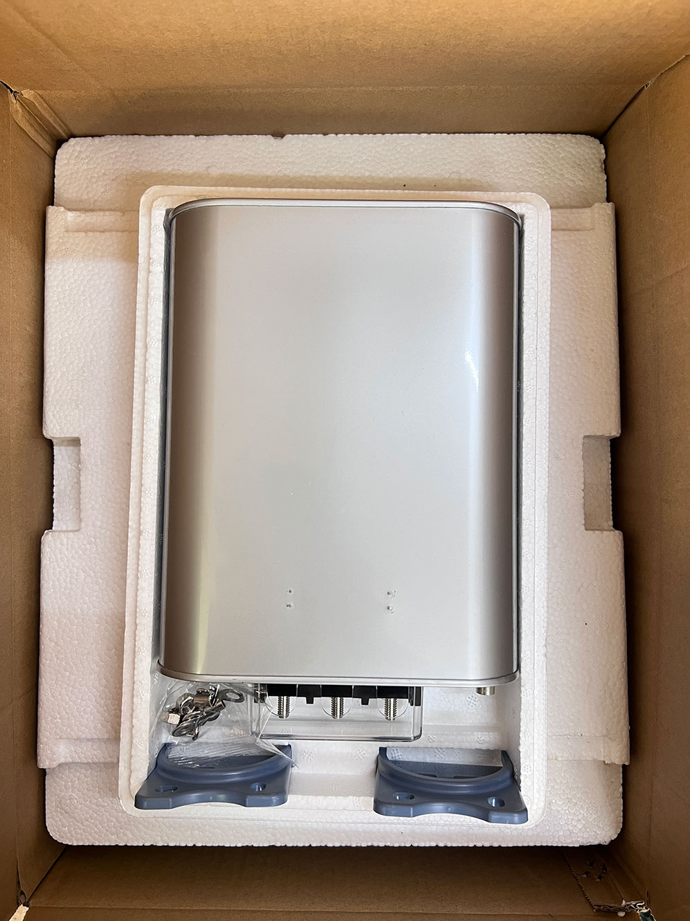 新しいコンデンサのオンサイト試運転中の重要なチェックは何ですか?