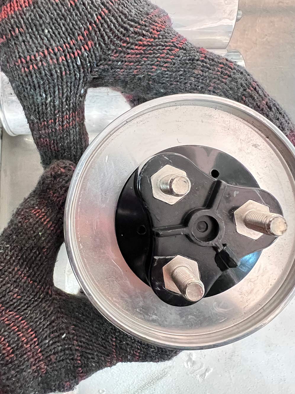 コンデンサ端子の「電流容量」が長期信頼性にとって重要な仕様なのはなぜですか?